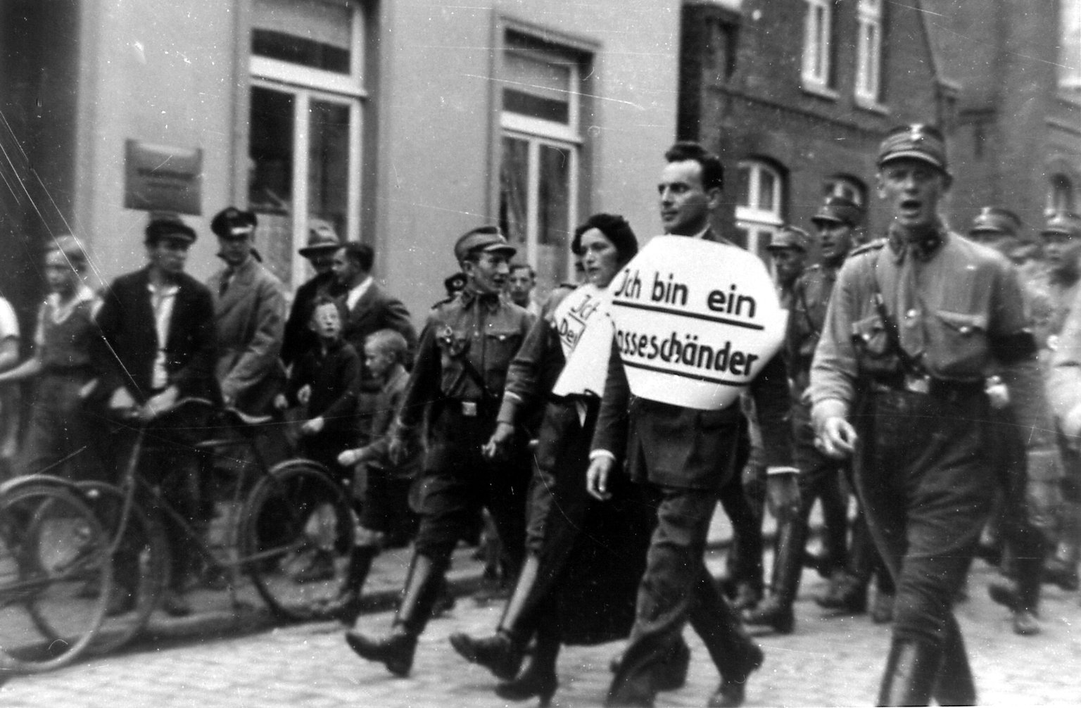 The Nuremberg Race Laws | Anne Frank House