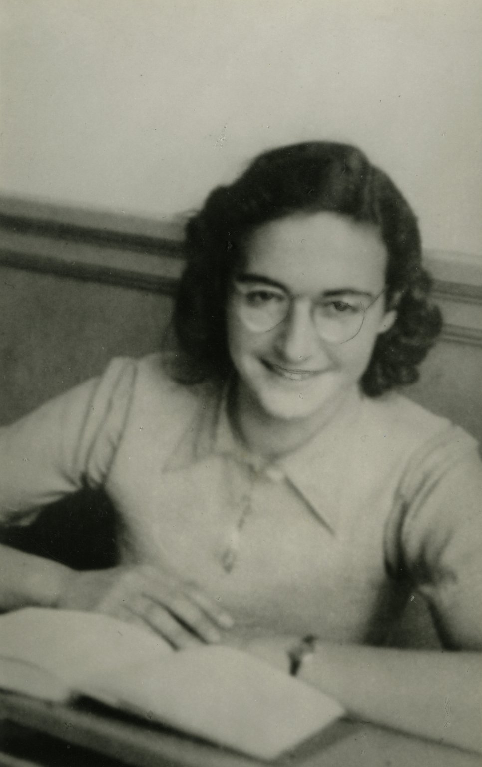 A school photo of Margot Frank at the Jewish Lyceum, December 1941.