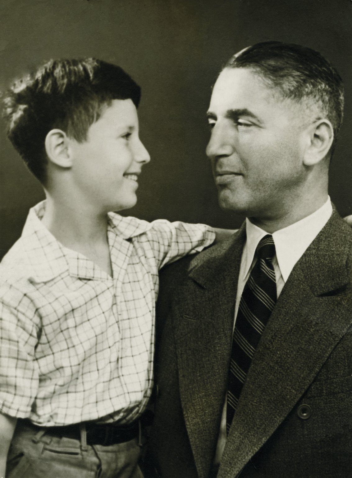 Fritz Pfeffer with his son Werner, around 1938. Werner survived the war and eventually moved to the US, where he assumed the name Peter Pepper. He died in 1995.