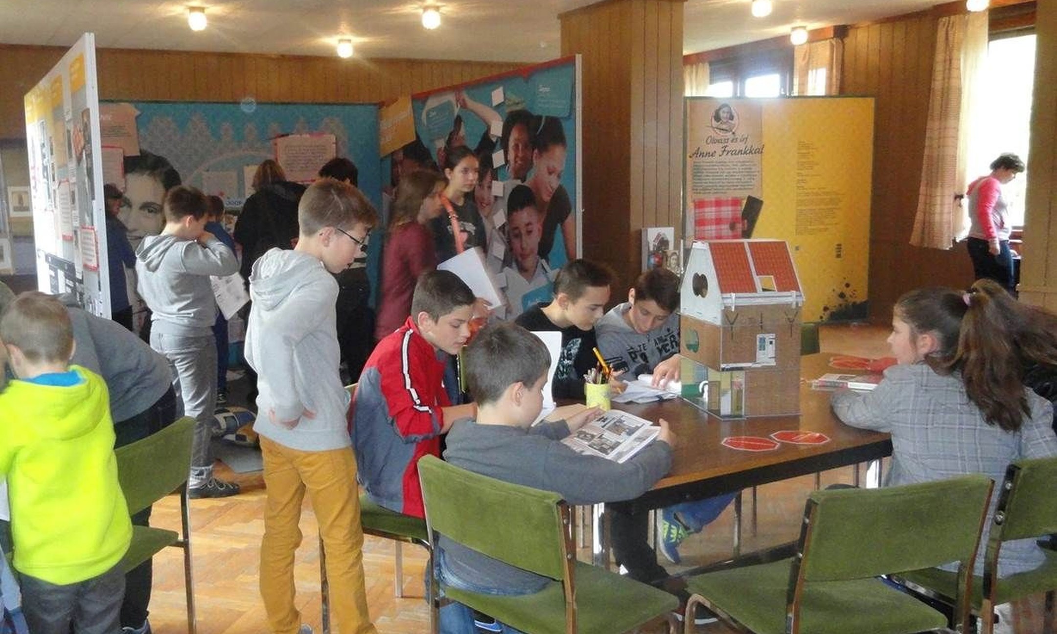 Workshop on the Reading and Writing with Anne Frank travelling exhibition in Székesfehérvár (2015)