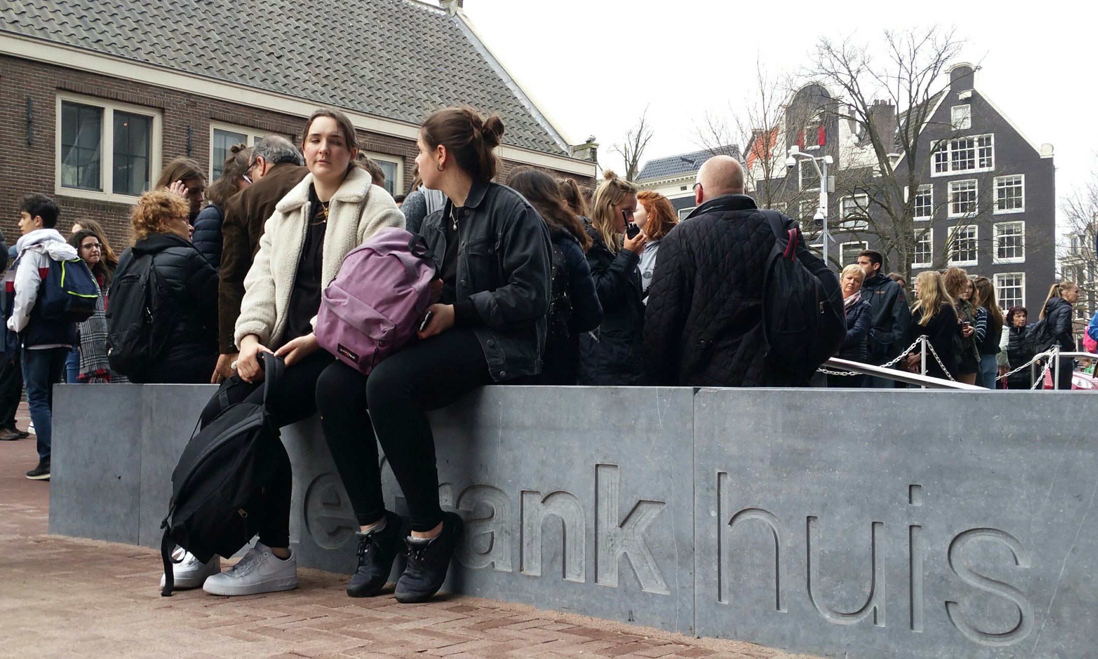 No description available.