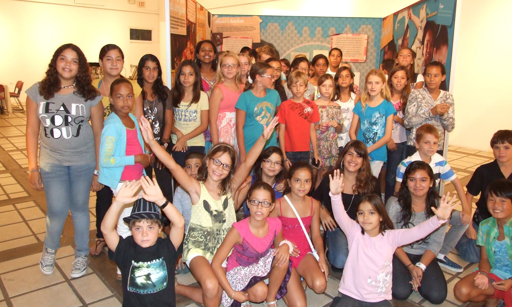 Students of the Mon Cheri school at opening of the exhibition in Cas di Cultura Oranjestad, Aruba (2011)