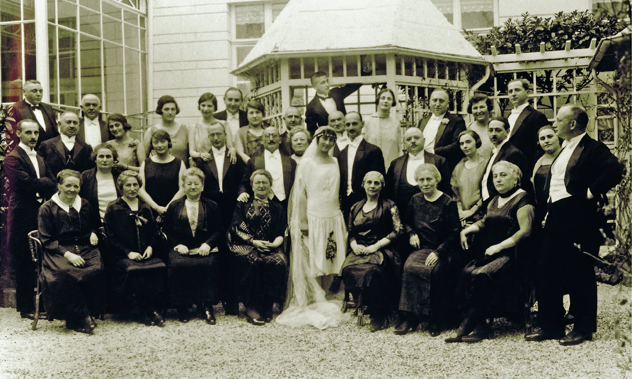Otto and Edith Frank with their wedding guests, 12 May 1925.