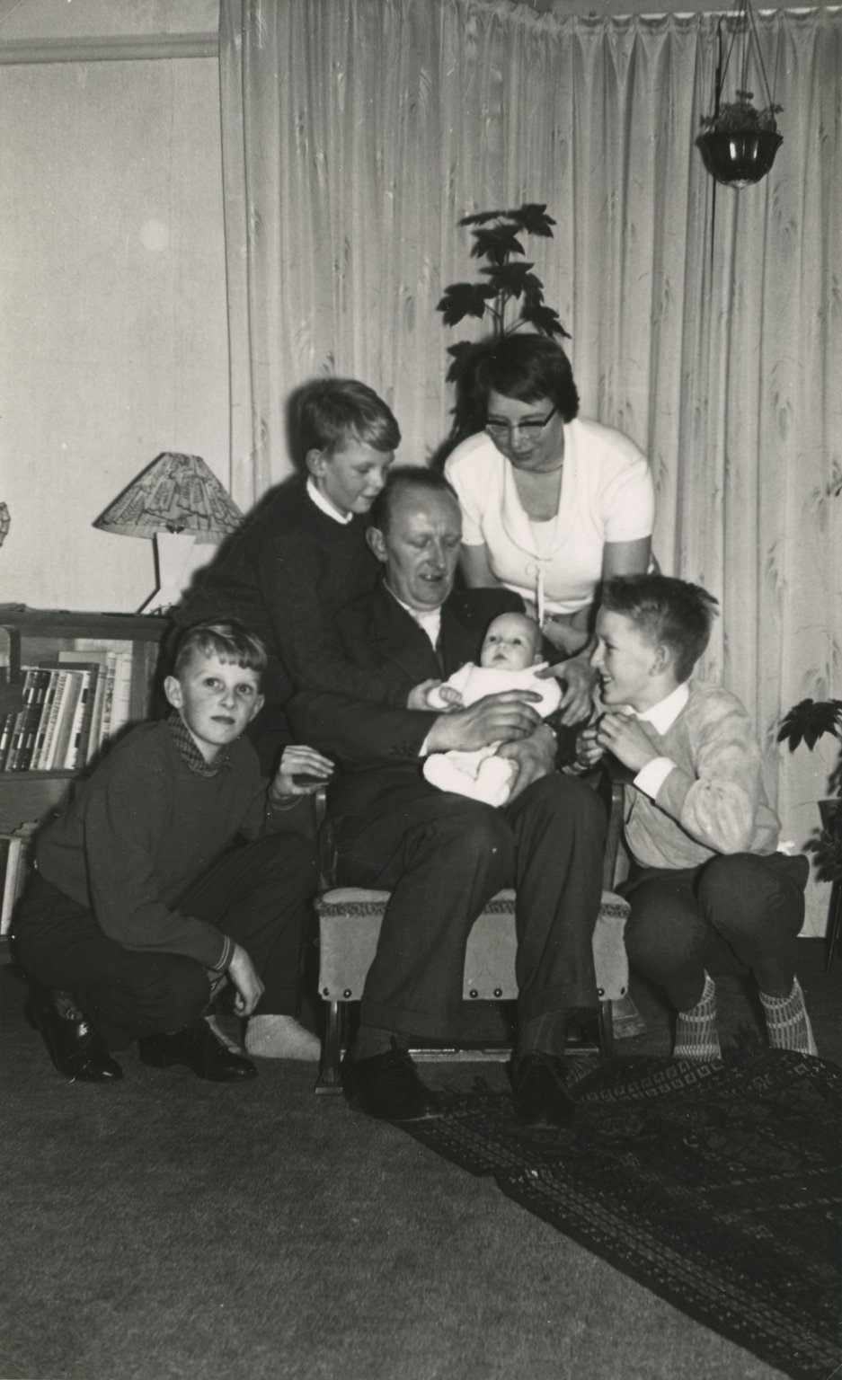 Bep Voskuijl with her family, 1960.