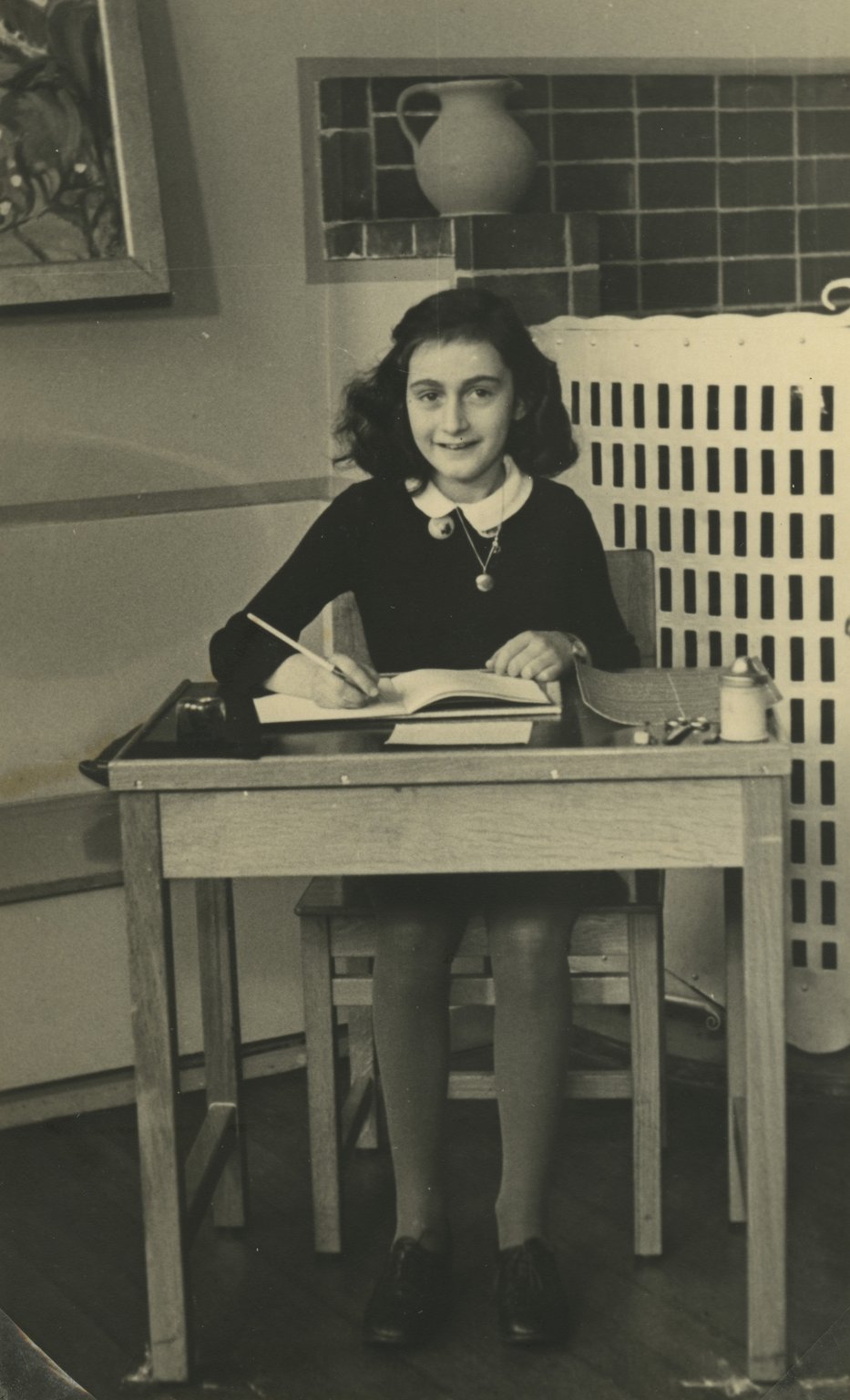 אנה בשנה האחרונה של בית הספר היסודי. 1940.