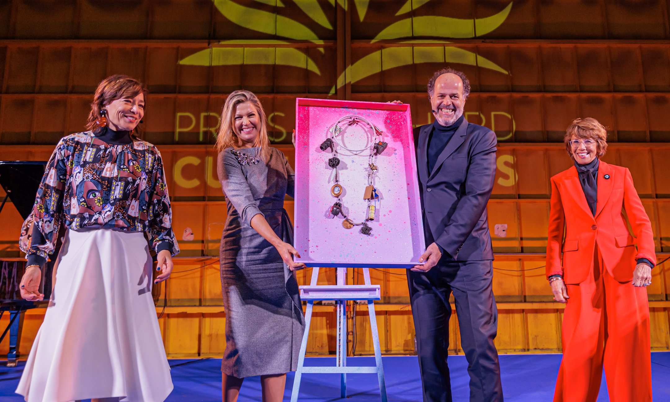 From left to right Cathelijne Broers (director Prins Bernhard Cultuur Fonds), Queen Máxima, Ronald Leopold and Pauline Meurs (chair Prins Bernhard Cultuur Fonds)