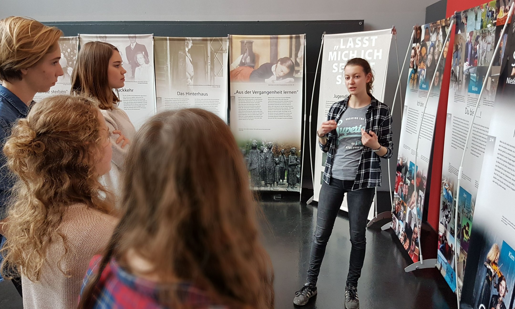 Student guiding a group at the Anne Frank - Let me be myself exhibition in Dornbirn (March 2017)