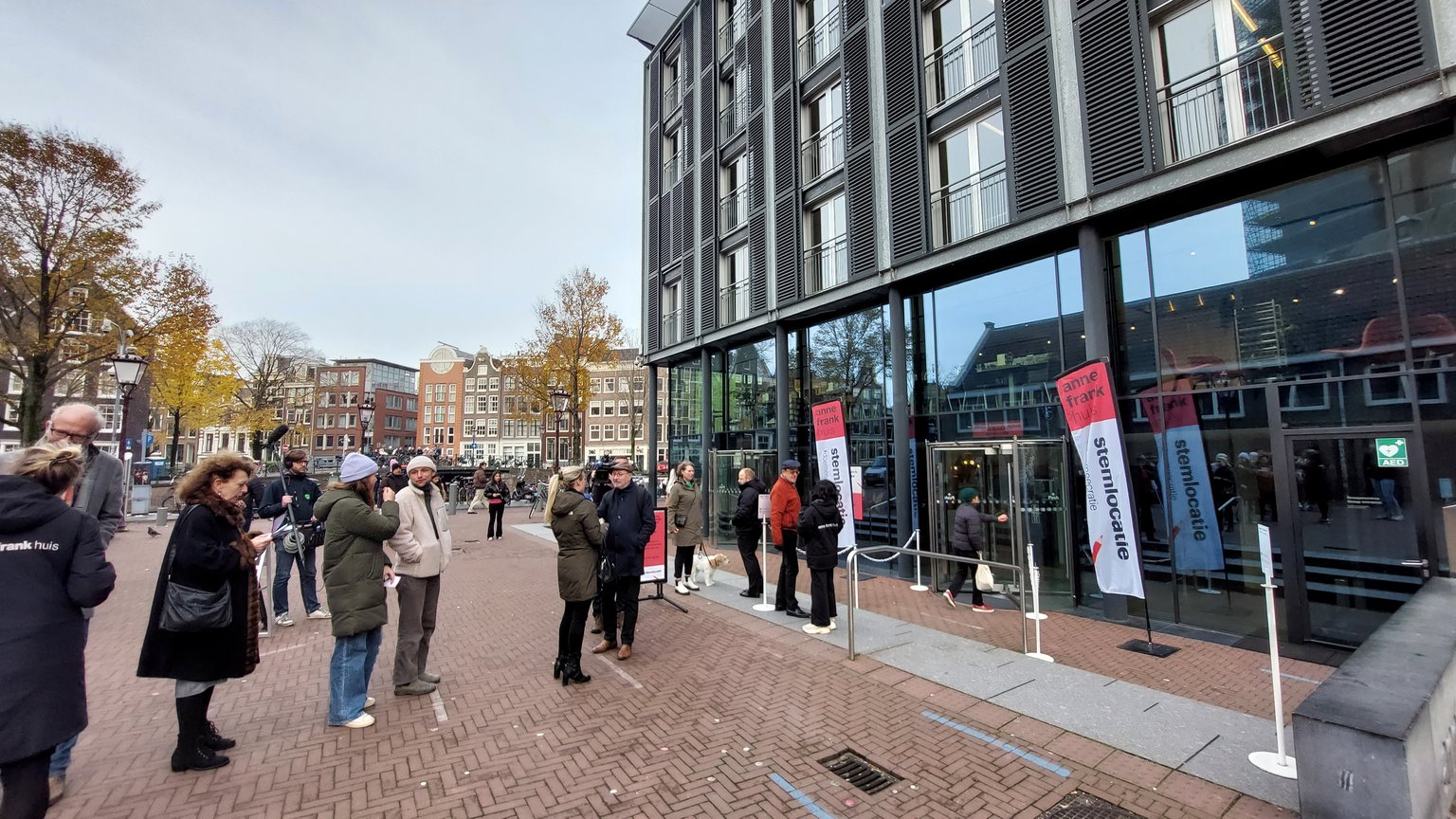 No description available.