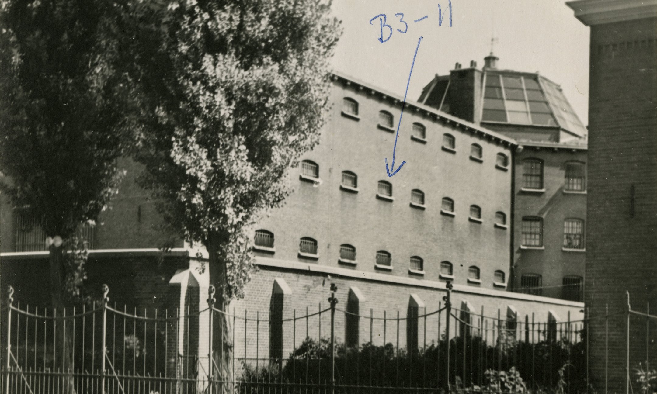 The Amsterdam prison where Johannes Kleiman and Victor Kugler were held for a month after their arrest. Victor Kugler has indicated the location of his cell.