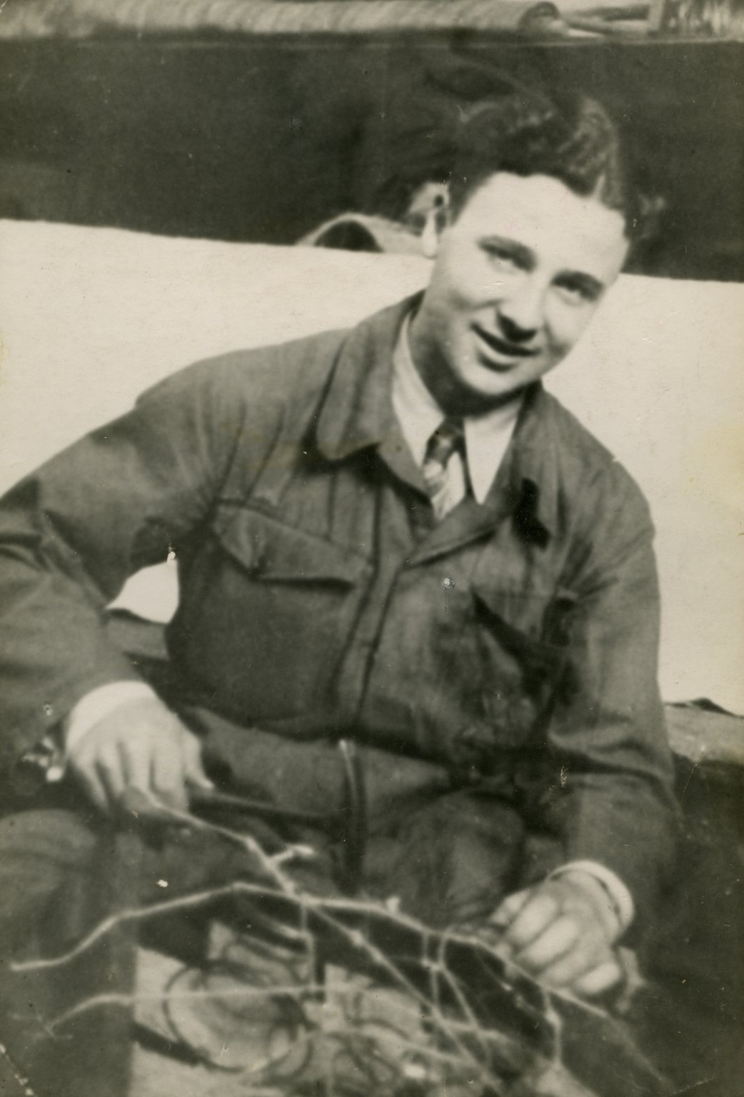 Peter van Pels, Mai/Juni 1942. Er arbeitet an der Federung eines Sessels.