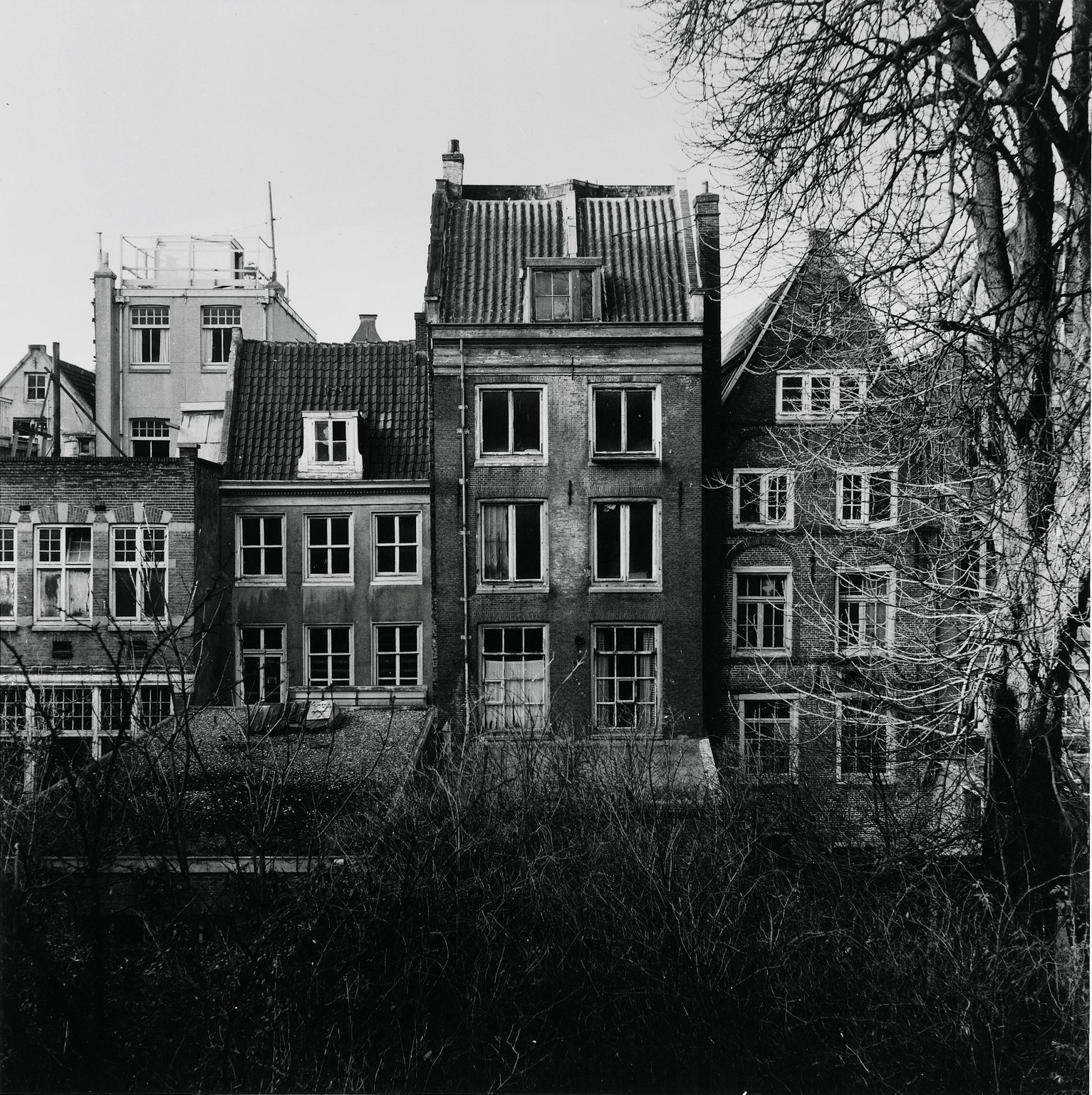 Het Achterhuis in 1954 aan de Prinsengracht in Amsterdam. Anne Frank en de andere onderduikers wonen hier twee jaar.