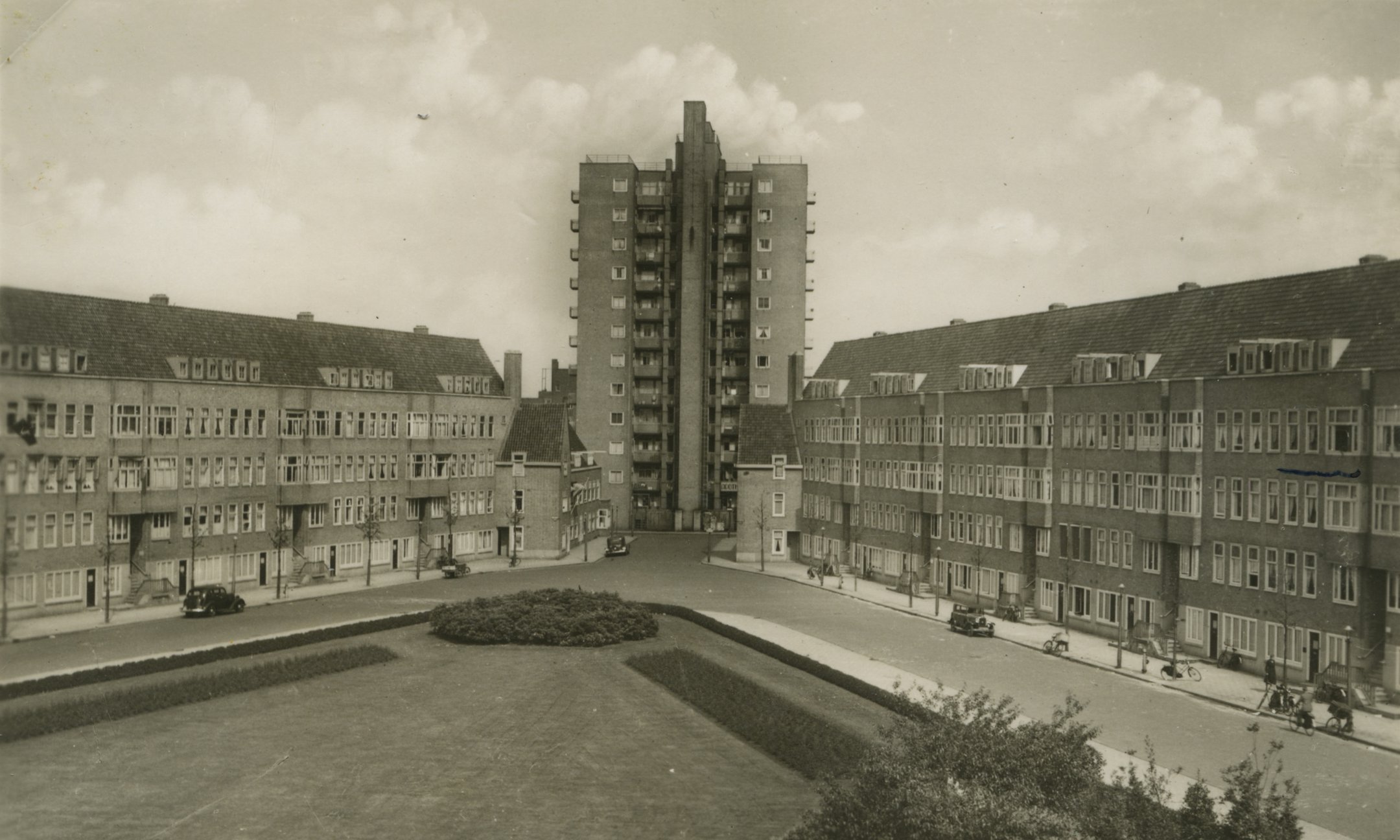 Postcard from the 1930s, showing Merwedeplein. With a pen is indicated (right, centre) where the Frank family lives.