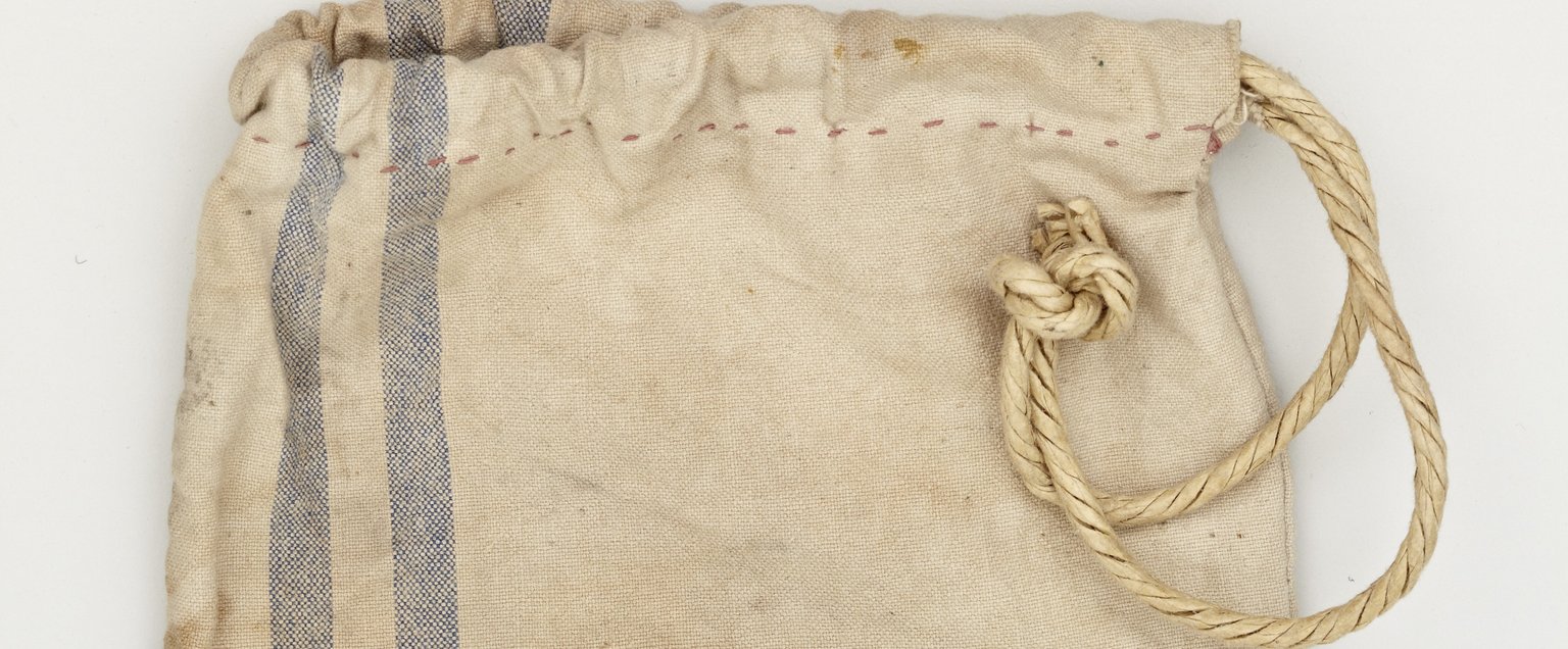Otto Franks katoenen tasje uit Auschwitz | Anne Frank Stichting