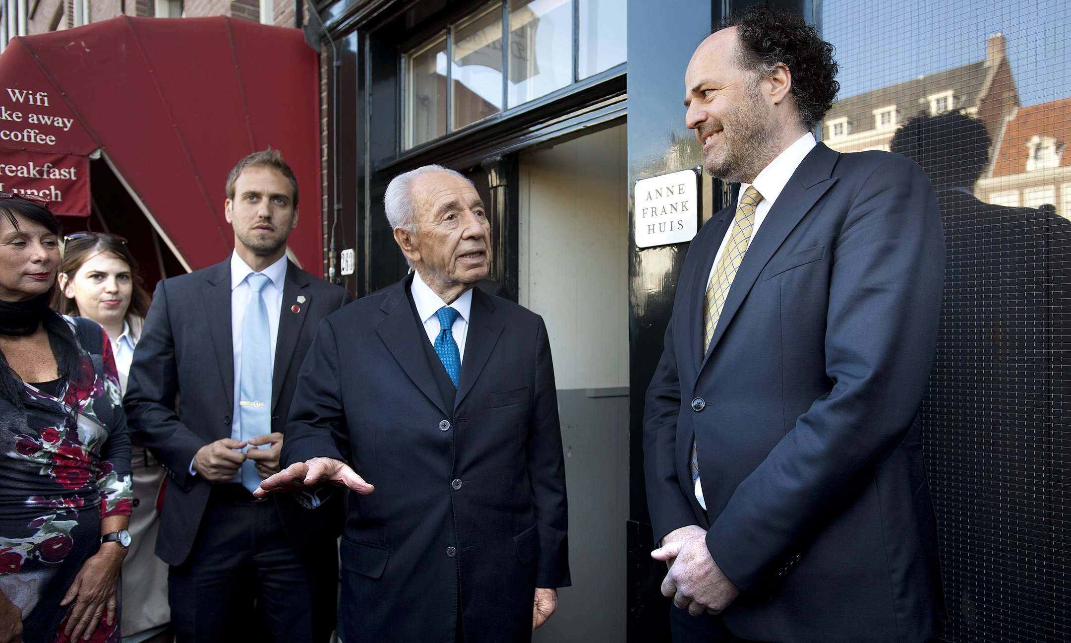 No description available.